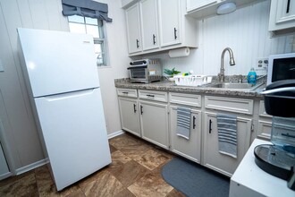 Building Photo - Cozy Apartments