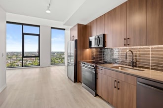 Building Photo - 1051 W Van Buren St