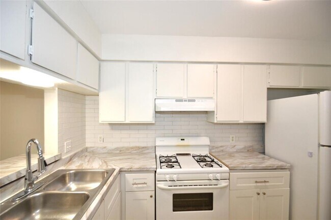Foto del edificio - 1202 Southport Dr