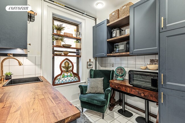 Foto del edificio - 137 W 12th St