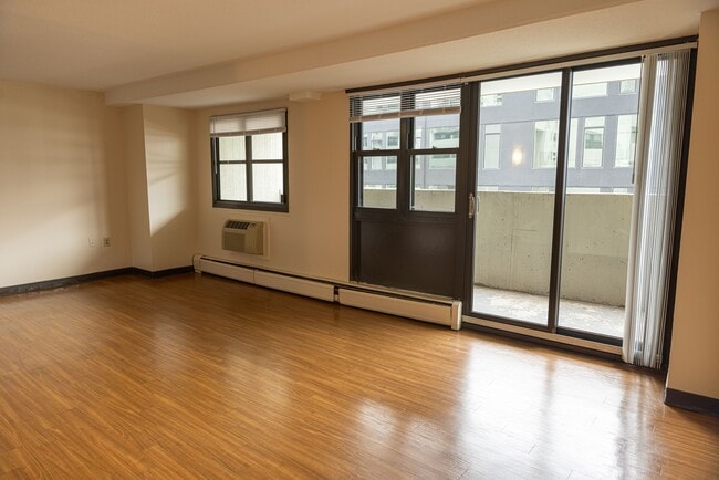 Foto del edificio - Bayview Towers