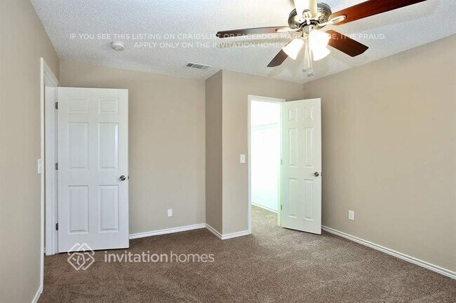 Foto del edificio - 10900 Huntington Rd