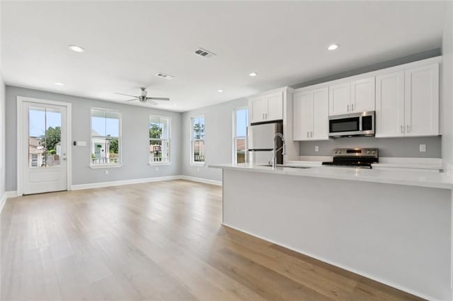 Building Photo - 1222-1224 St Denis St