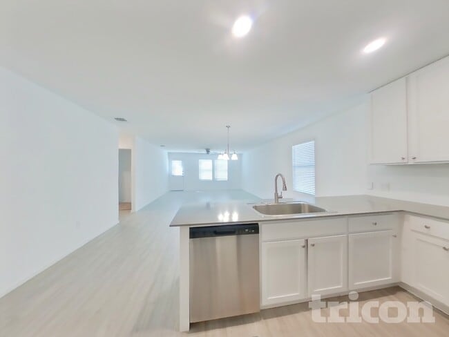 Building Photo - 5715 Vista Point