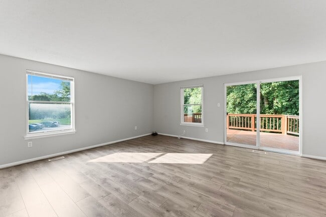 Building Photo - 8161 Sheffield Ct