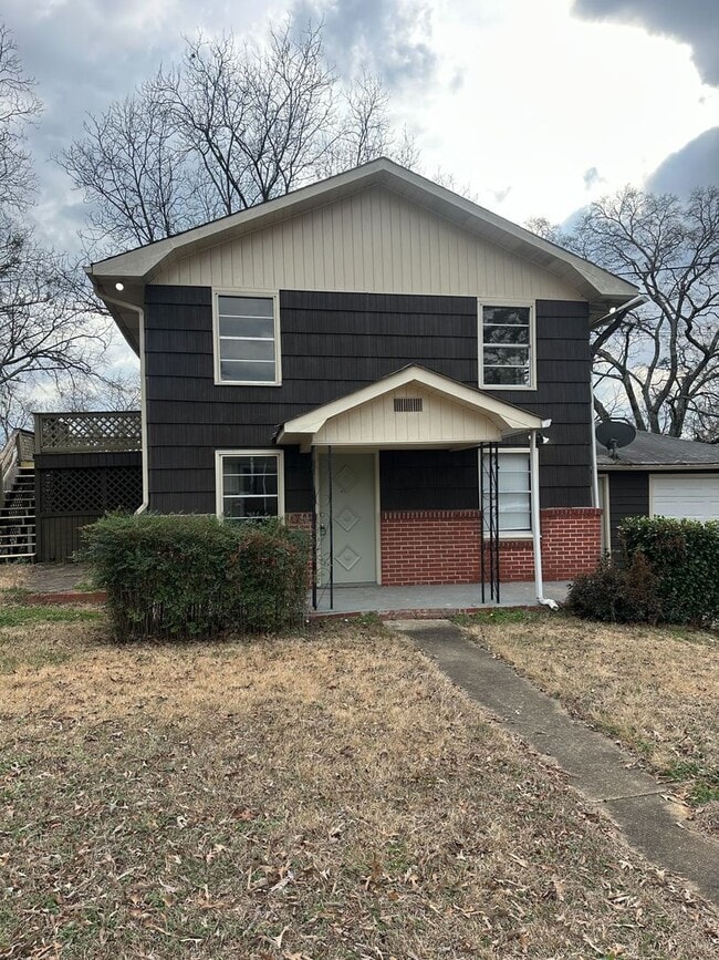 Foto del edificio - Spacious 3BR/2BA with Cozy Fireplace & Bright Living