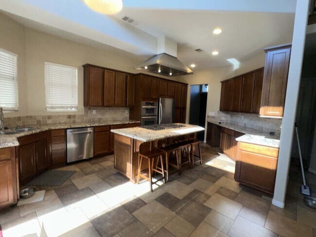 Foto del edificio - 19935 Lakeridge Dr