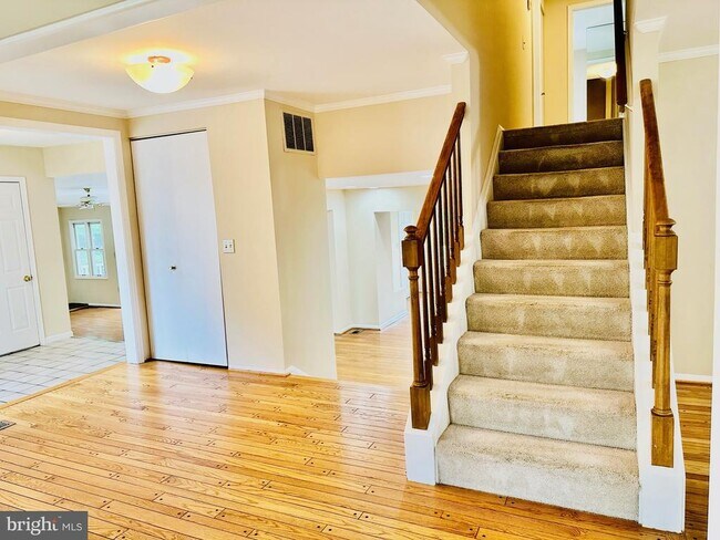 Foto del edificio - 9124 Wandering Trail Dr