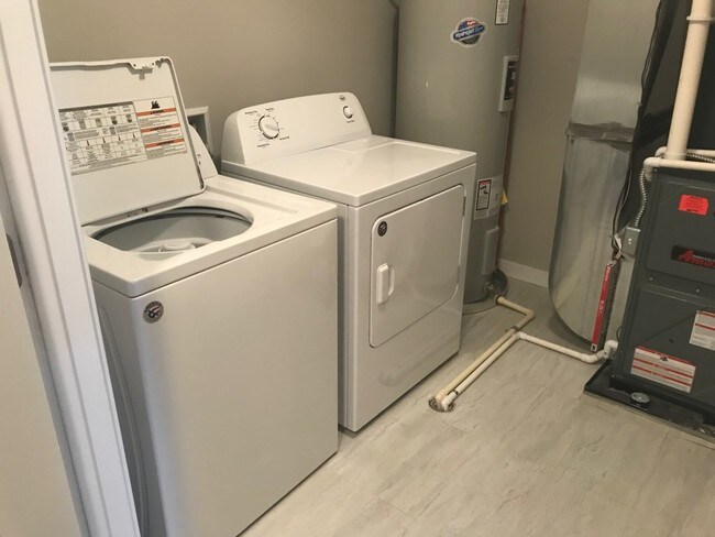 In Unit Laundry - 1649 N Maple Rd