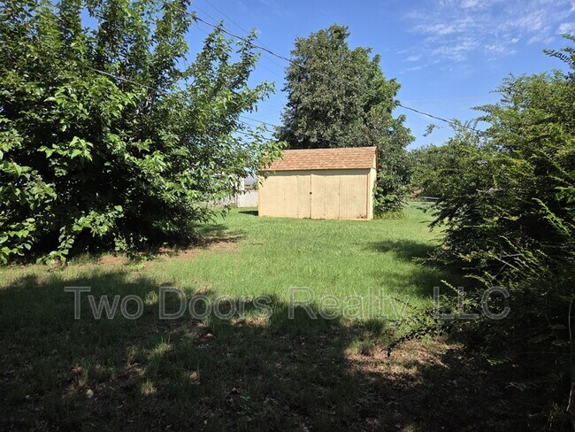 Foto del edificio - 3225 N Ridgewood Dr