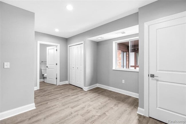 Building Photo - Brand new Rochester studio apartment close...