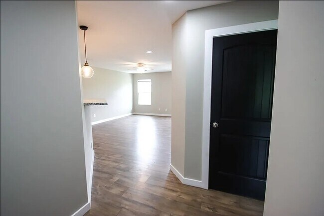 Foto del edificio - 3811 McBroom Chapel Rd