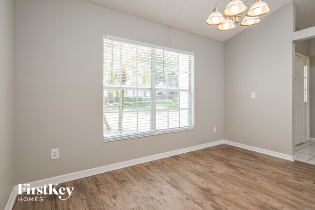 Foto del edificio - 1254 Kenworth Dr