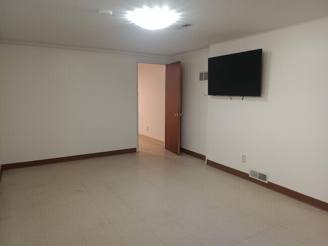 Foto del edificio - 335 W Kennedy Ave