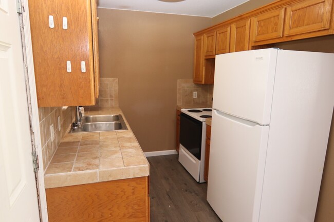 Building Photo - 607 Dupont Dr