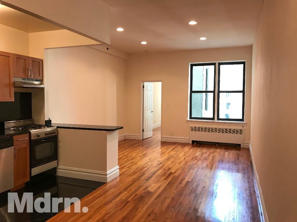 Foto principal - 244 W 104th St