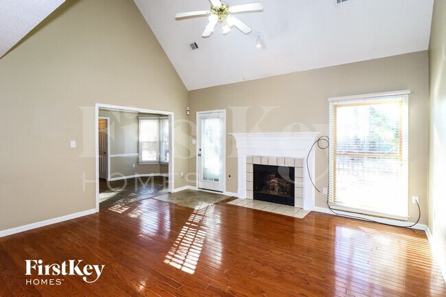 Building Photo - 9095 Strawberry Ln