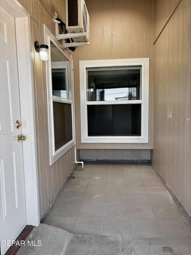 Building Photo - 11450 Sundrop Ct