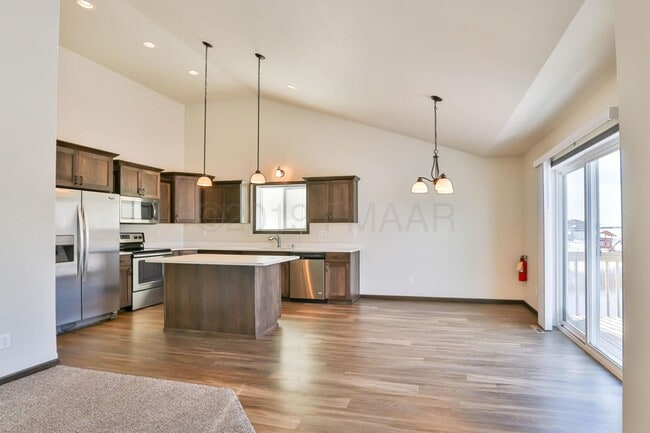 Building Photo - 3 Bed 3 Bath Single Family Home