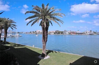 Building Photo - 868 Bayway Blvd