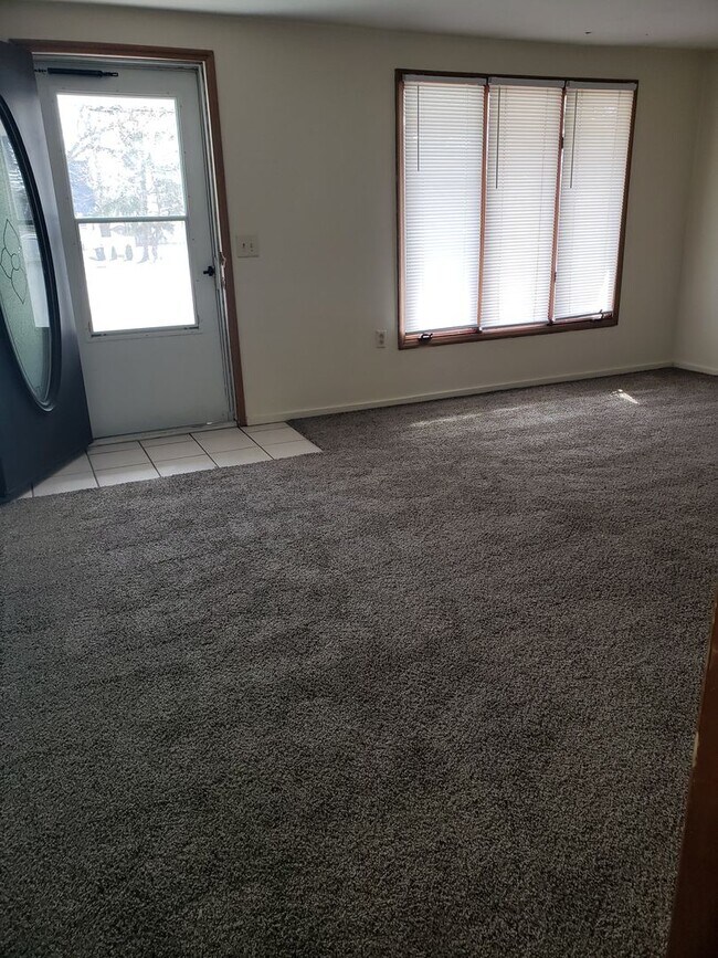 Foto del edificio - 3 BR House Near Snider High School