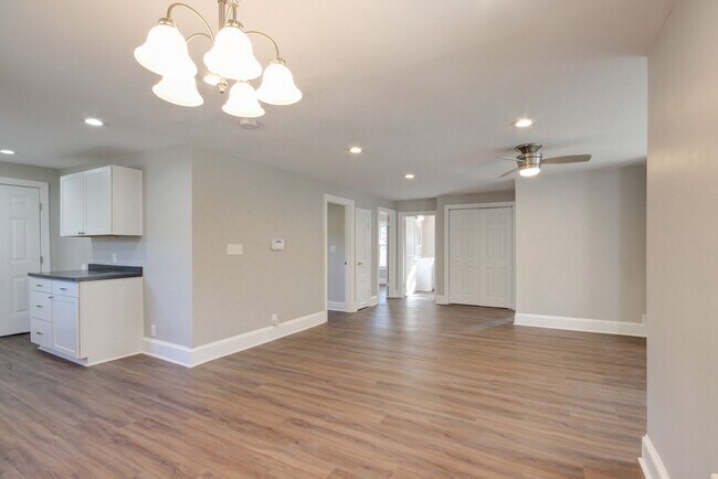 Foto del edificio - Charming Renovated Ranch Style Home With  ...