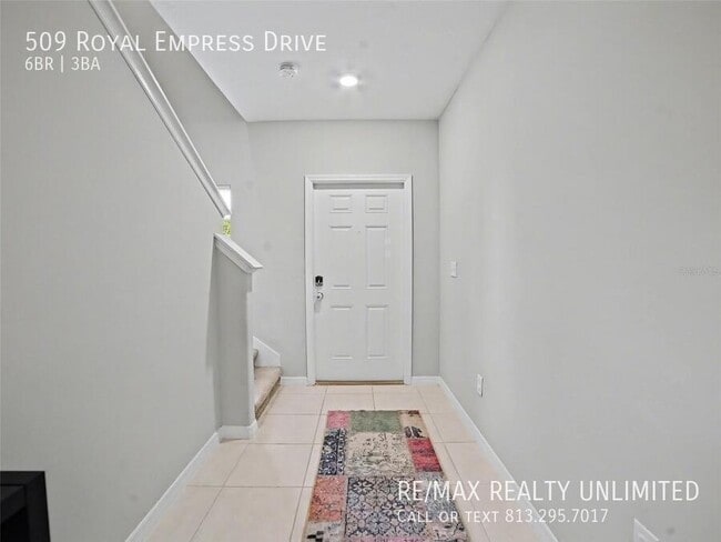 Building Photo - 509 Royal Empress Dr