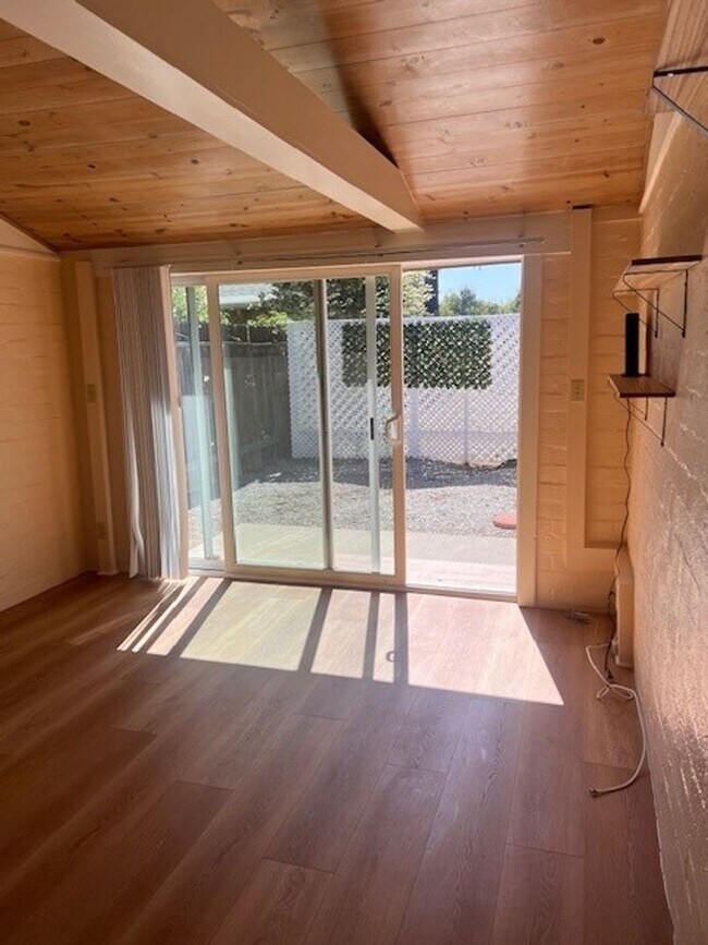 Foto del edificio - Updated Charming Cottage in Downtown Solvang