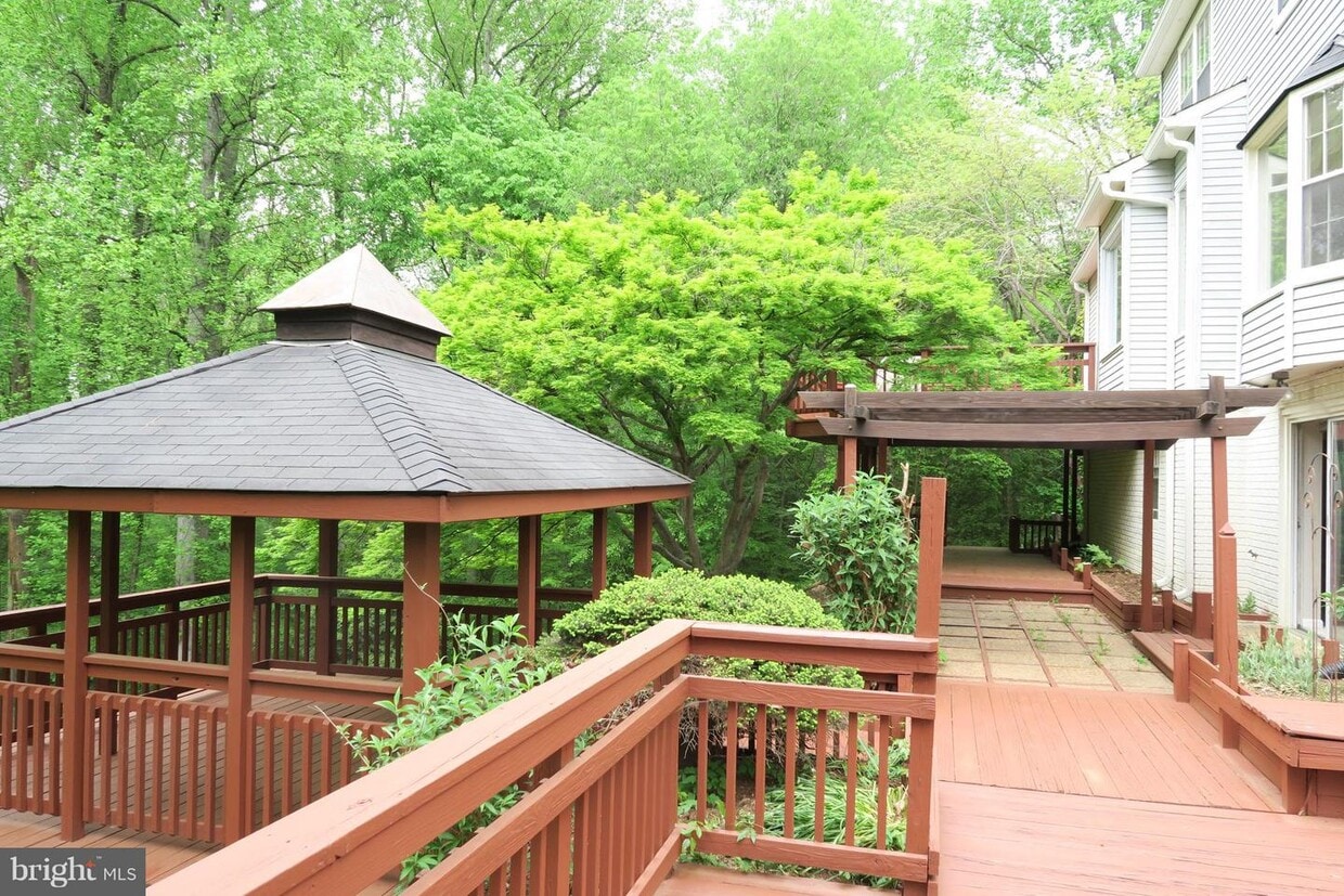 Primary Photo - 10295 Dunn Meadow Rd