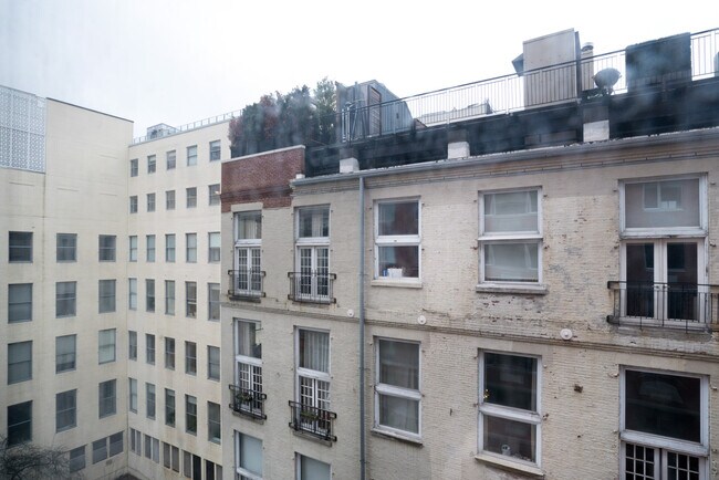 Building Photo - 120 W 21st St