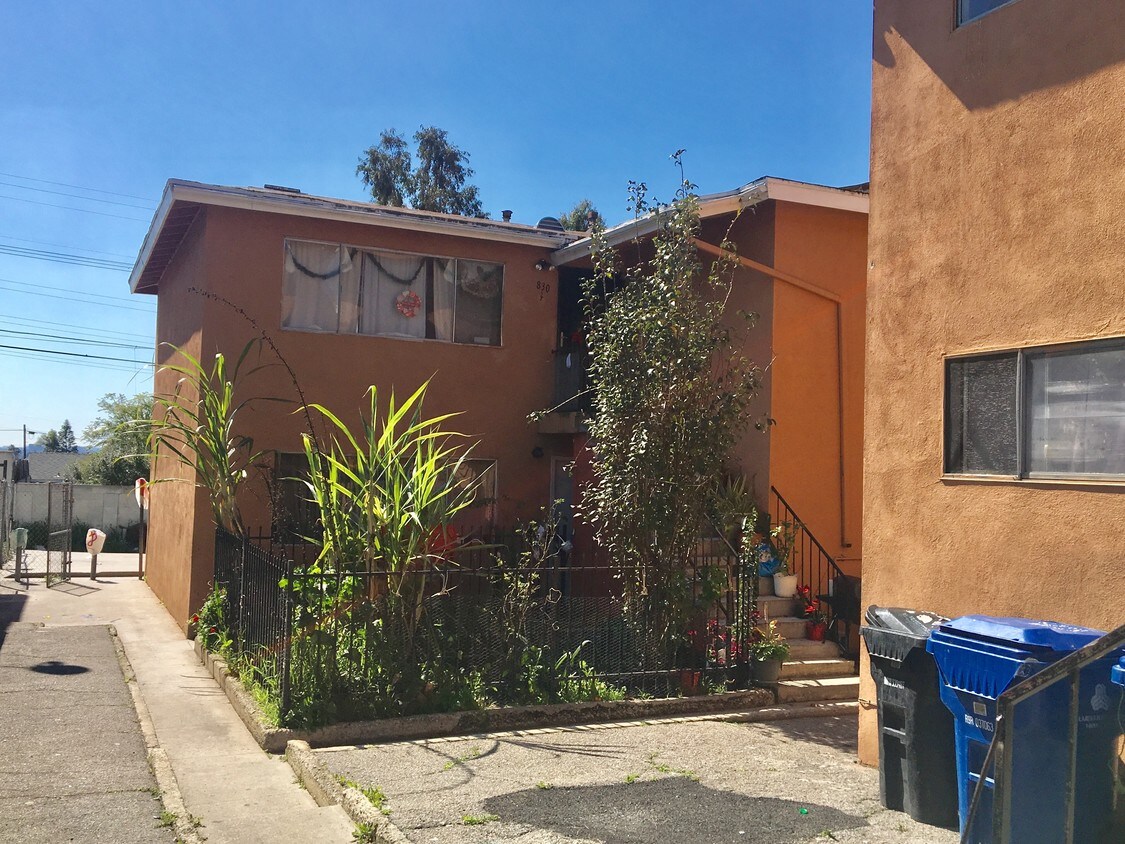 Foto del edificio - 830 W El Segundo Blvd
