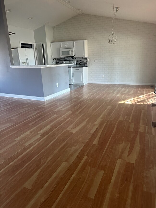 Kitchen & Dining Area - 2760 Huntington Dr