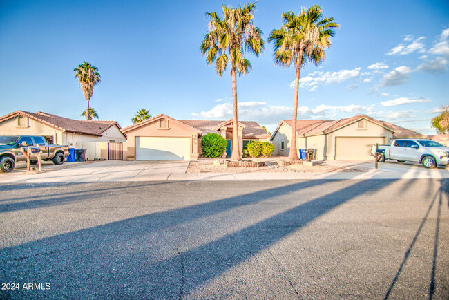 Building Photo - 1402 E San Angelo Ave