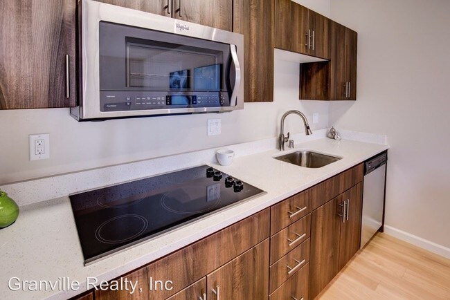 Building Photo - 1525 N Van Ness Ave