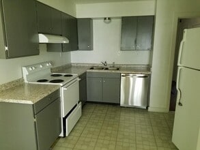 Building Photo - 3 Sherwood Ln