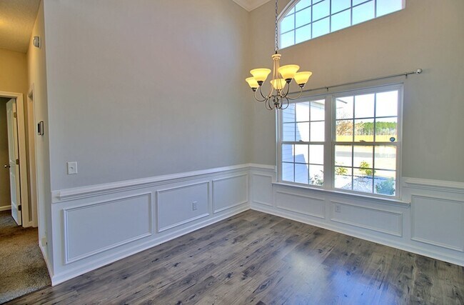 Foto del edificio - 136 Summerhill Dr NE