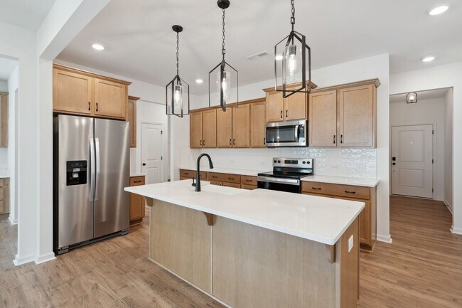 Building Photo - Spacious 3BR Townhome in North District