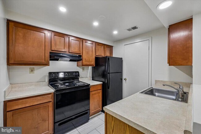 Building Photo - 9793 Hellingly Pl
