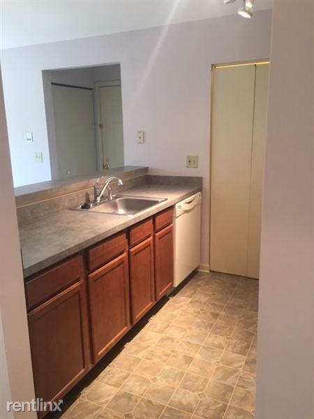 Building Photo - 202 Glengarry Dr