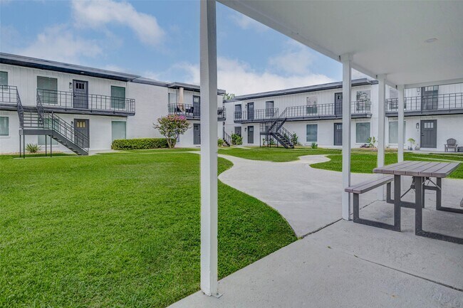 Foto del edificio - 1701 Johanna Dr