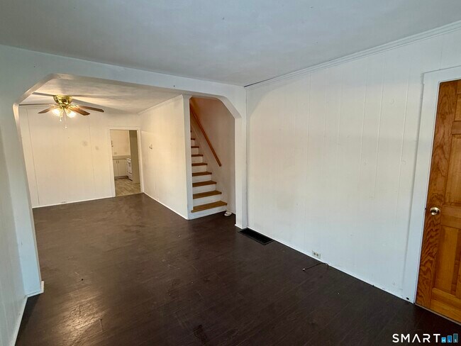 Foto del edificio - 475 Migeon Ave