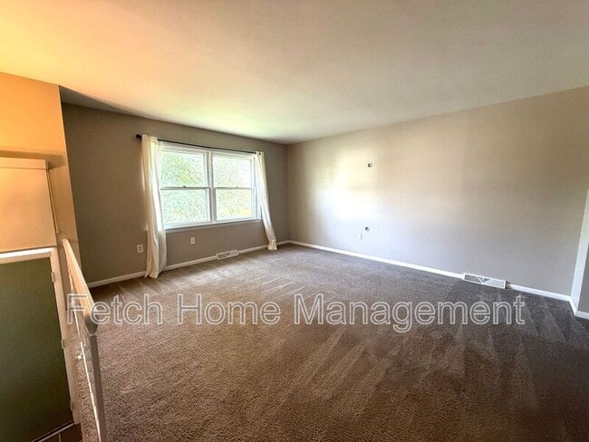 Building Photo - 417 Surrey Dr