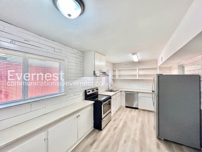 Building Photo - 3502 Matador Dr