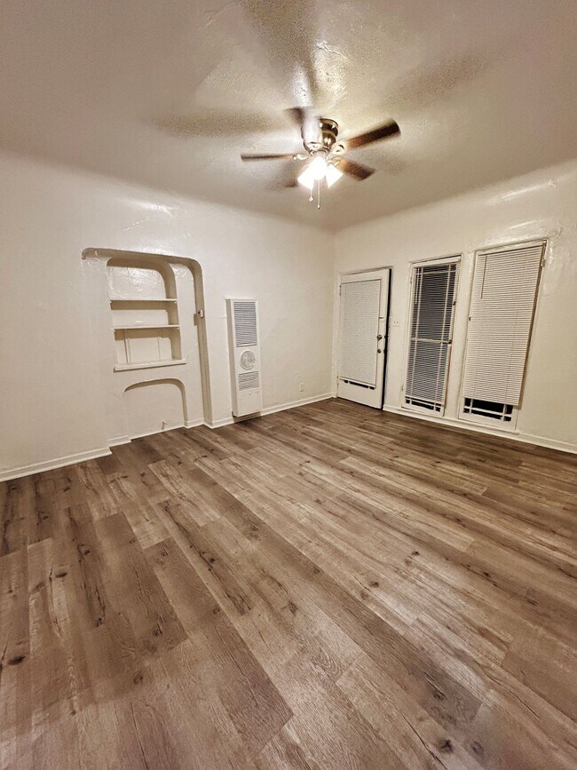 Foto del edificio - 808 N Poinsettia Pl