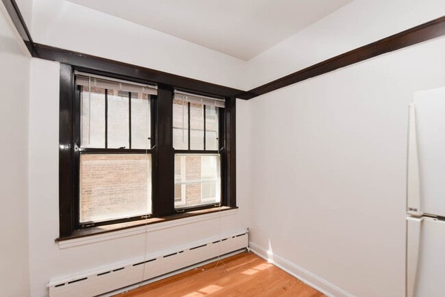 Foto del edificio - 821 W Waveland Ave