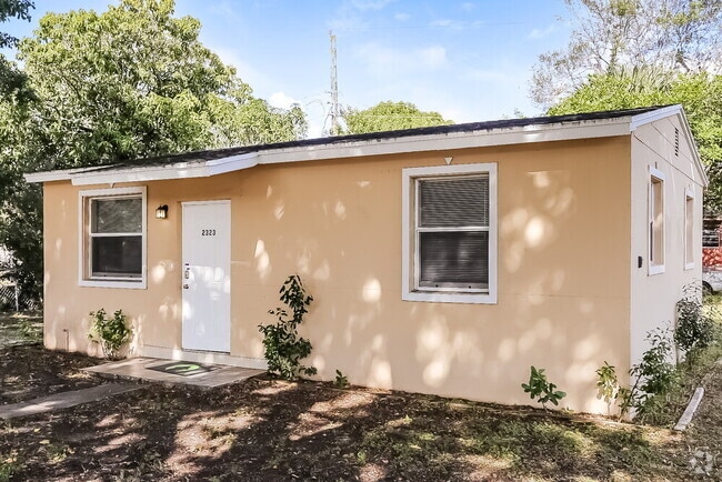 Building Photo - 2323 NW 12th Ct