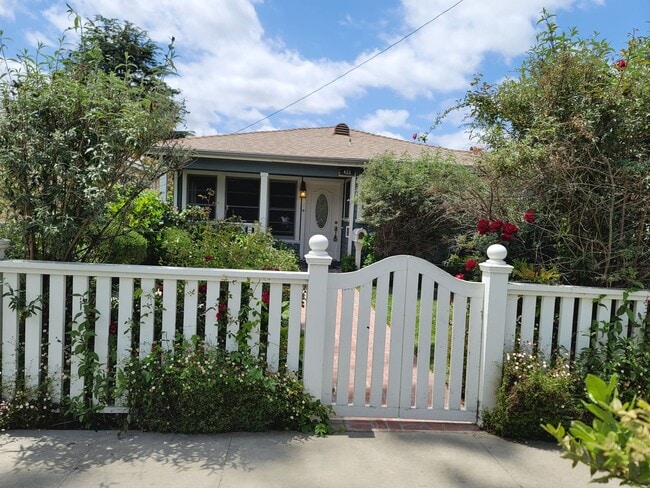 Building Photo - 422 N Shaffer St