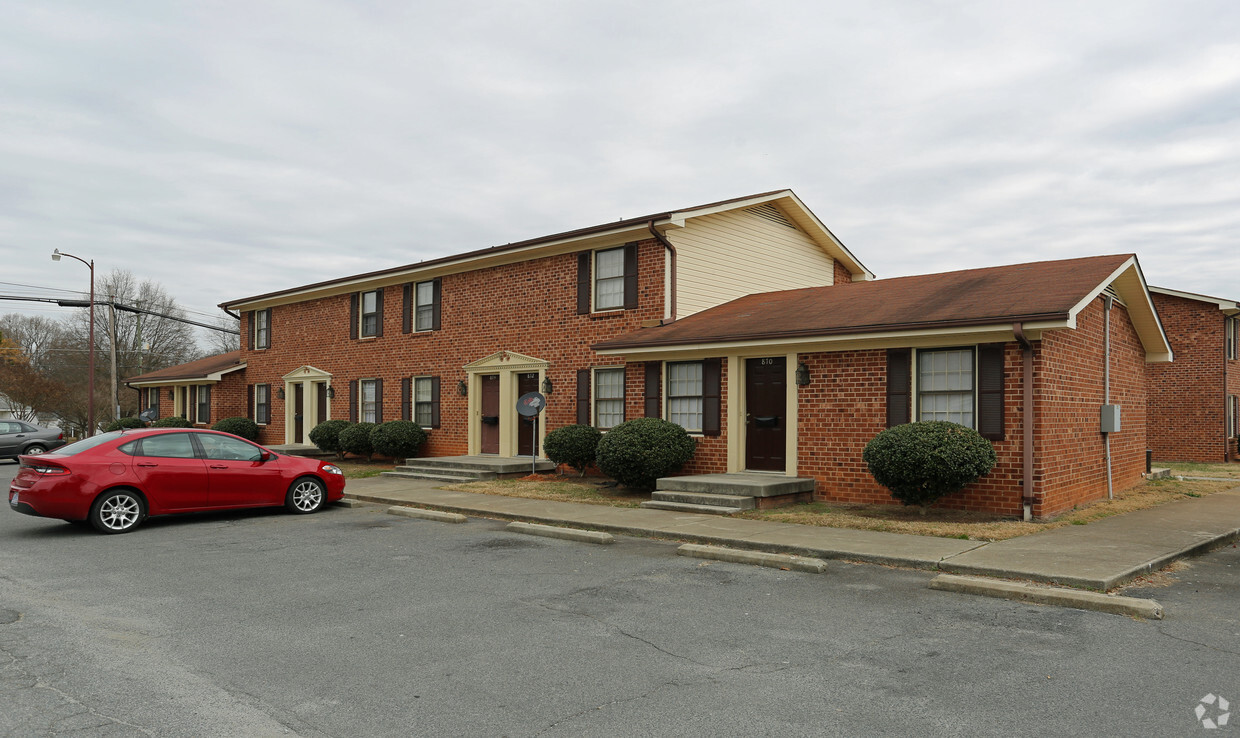 803 Oakwood, ¡alejado - Oakwood Villa Apartments