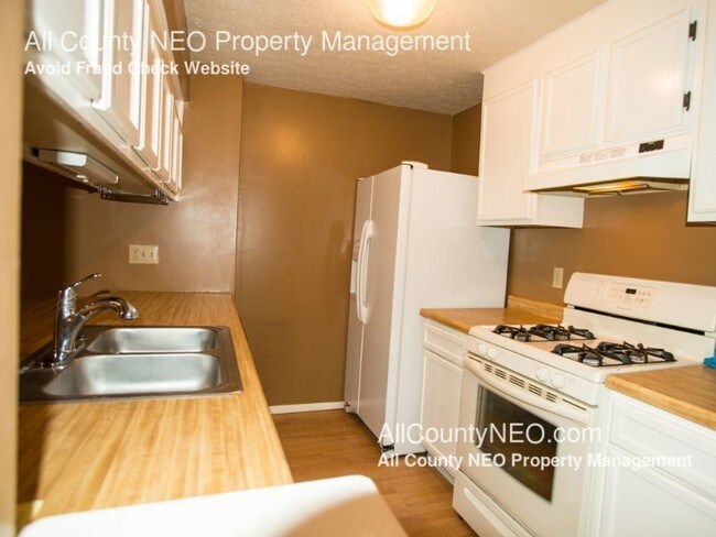 Building Photo - 1883 Ridge Meadow Ct