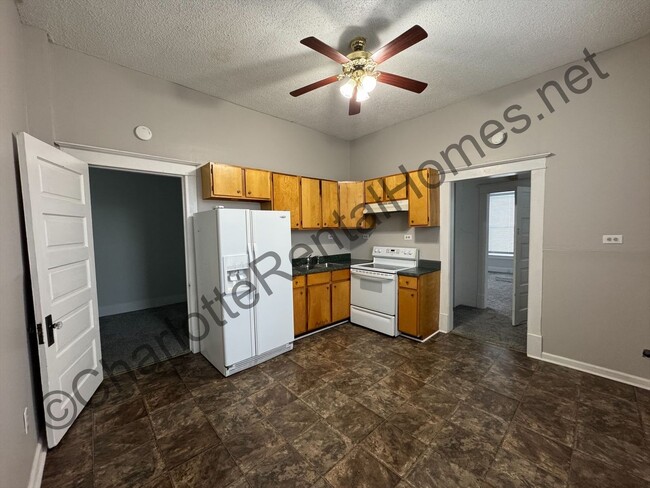 Foto del edificio - 113 E Pine St